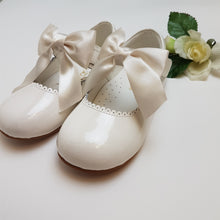 Load image into Gallery viewer, Ivory mary jane shoes.
