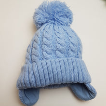 Load image into Gallery viewer, Blue pom hat

