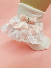 Load image into Gallery viewer, Sparkle Frilly Lace Socks
