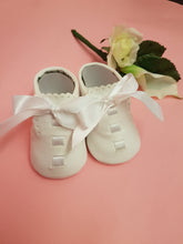 Load image into Gallery viewer, Unisex pram shoes
