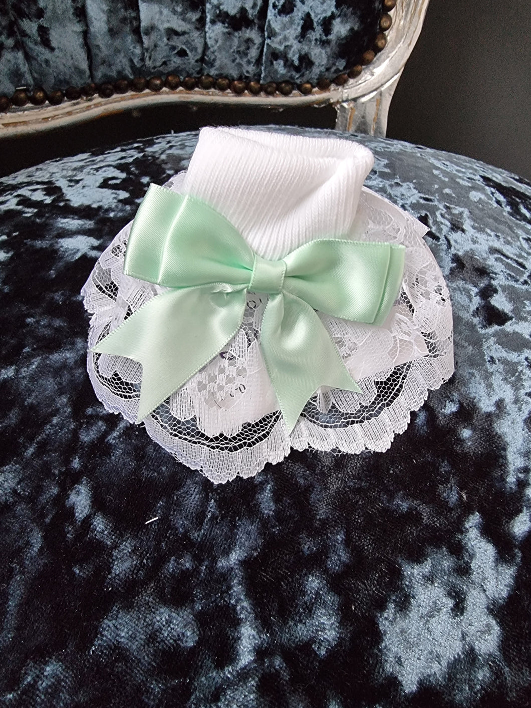 Frilly lace Bow socks