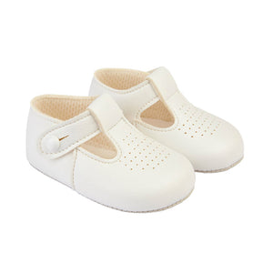 Baypod white baby shoes